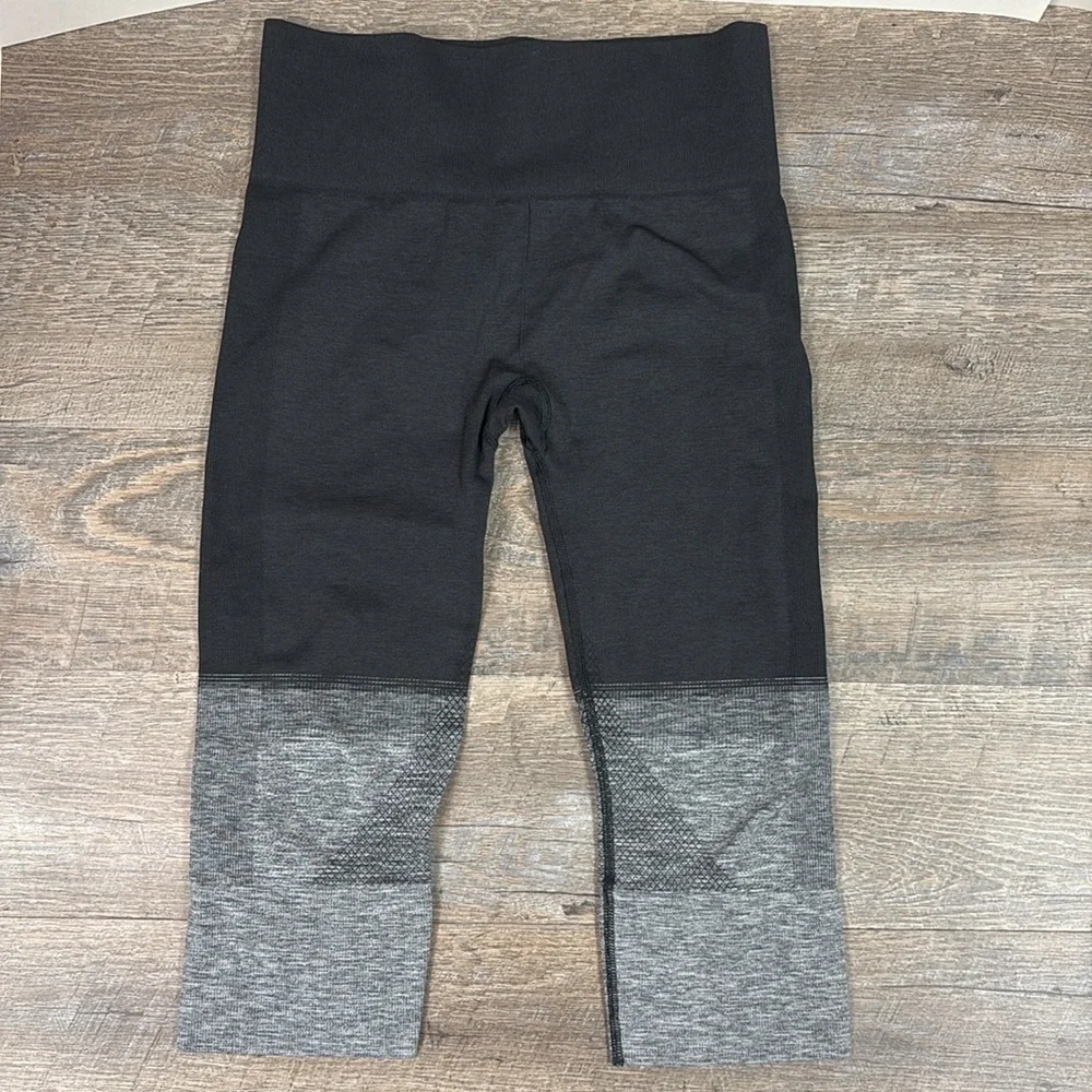 Lululemon Seamlessly Street Crop Pants -Heathered Black Size 6